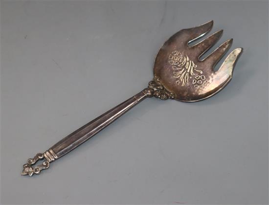 A Georg Jensen sterling acorn pattern serving fork, 22.3cm.